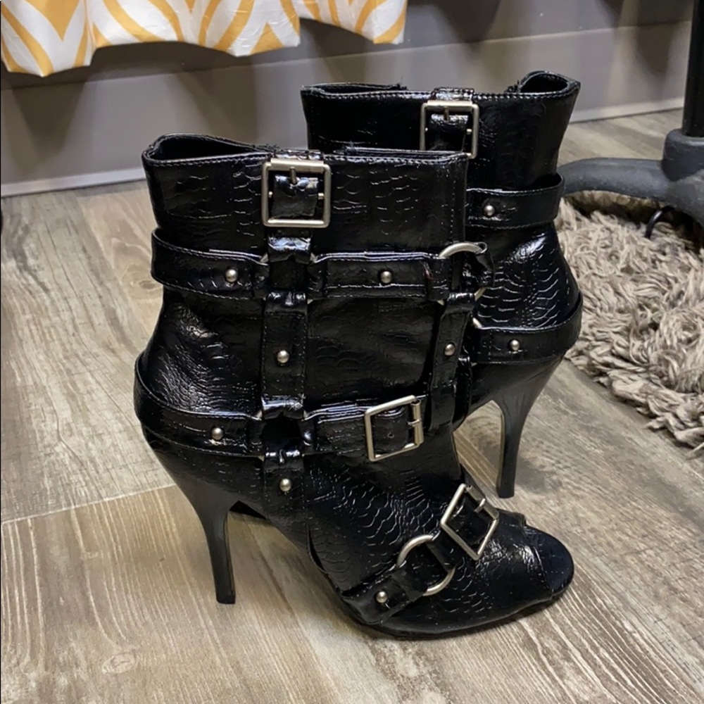 Quipus Luce Trophy Black Heels